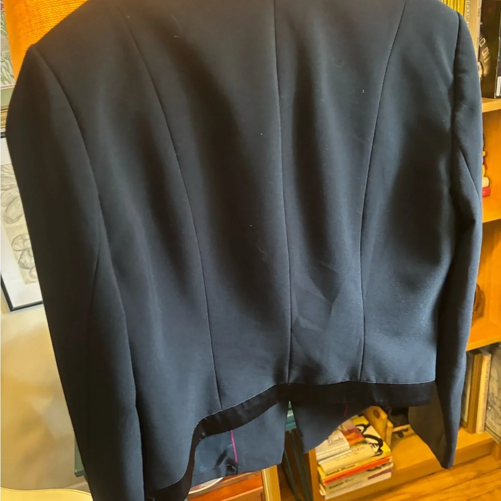 Alain Manoukian Black Tailored Blazer with Classic satin Lapels, size 8/40. - Picture 9 of 14